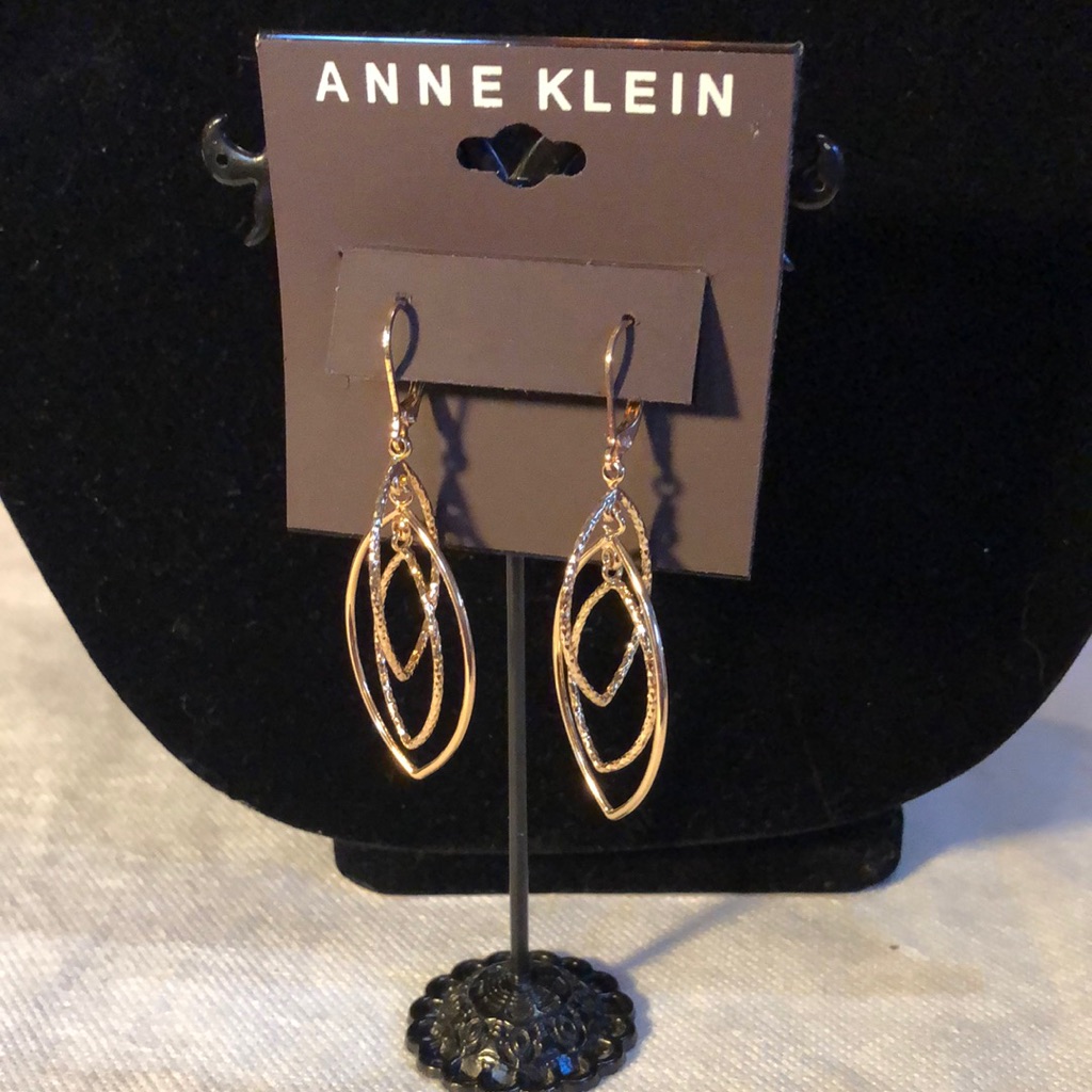 Anne Klein Marquis Gold Tone Lever Back Pierced Lightweight Swingy Earrings 15$